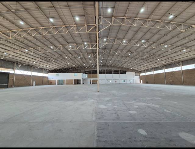 4,286M² WAREHOUSE TO LET IN LONGMEADOW